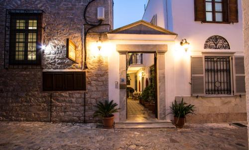 idhra House | Achilleas Pension