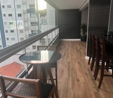 Pioneiros Apartment | Aconchegante e próximo da Roda gigante, churrasqueira Privativa!