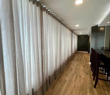 Pioneiros Apartment | Aconchegante e próximo da Roda gigante, churrasqueira Privativa!