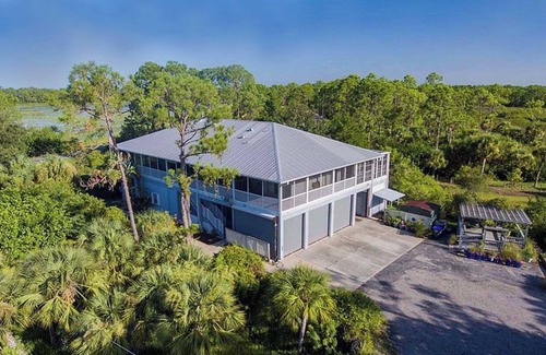 Venice House | ACREAGE RETREAT 5 BED 4 BATH POOL & LAKE HOUSE