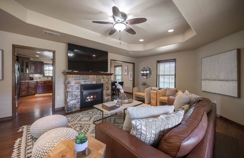 Broken Bow Cabin | Acres BEST GAME Rm Sleeps 8 - 2 acre- Hot tub, Fire Pit