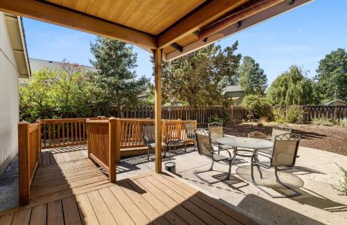 Mountain View District House | ADA Accessible - Pet-Friendly- 3BDR