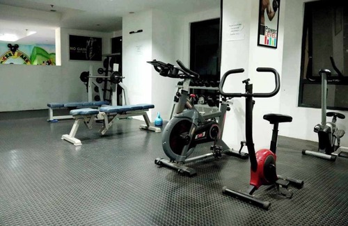 Ortigas Center Condo | ADB tower Netflix Pool Gym 22m