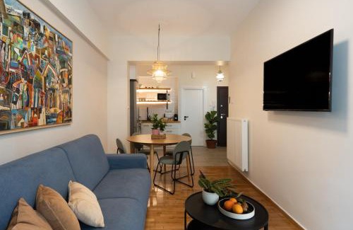 Petralona Apartment | Adela's Apartment BR & LR Next to Metro and 20' From Acropolis