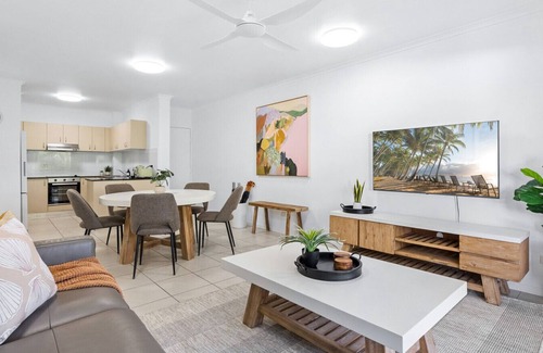 Parramatta Park Apartment | Adina | Spacious Top-Floor Apartment