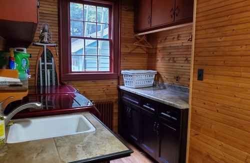 Saranac Lake House | Adirondack Artist Retreat -spacious 5 bedroom w/9 person hot tub and more!