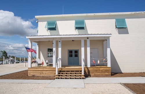 Historic Downtown Apalachicola Apartment | Admirals Quarters at Scipio Creek Marina
