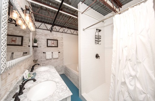 Historic Downtown Apalachicola Apartment | Admirals Quarters at Scipio Creek Marina
