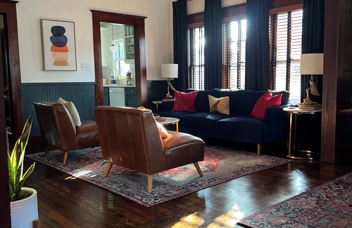 New Braunfels House | Adorable 1925 Home Walk to Downtown Modern Comforts Sleeps 6