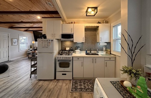 St. Pete Beach Cottage | Adorable 1BR Bungalow on Sunset Beach