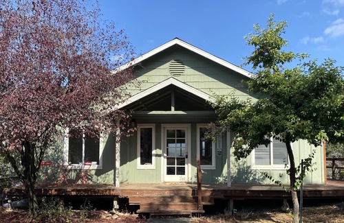 North Fork Cottage | Adorable 2Bd/2Bth w/office near Yosemite & Bass Lake