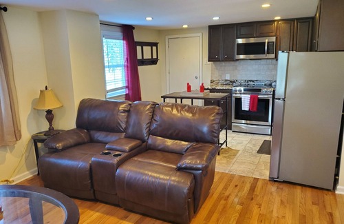 Lumberton Cottage | Adorable cottage in lovely gated property on beautiful Elm lined main street