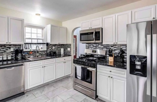 North Greece House | Adorable&Cozy Suburban Home Mins from Dwtn/Airport