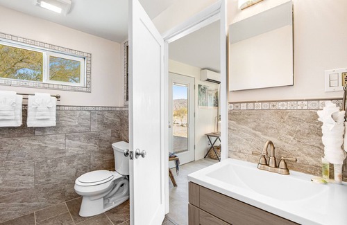 Twentynine Palms Cabin | Adorable desert home with spectacular mountain view, full kitchen, games, & more