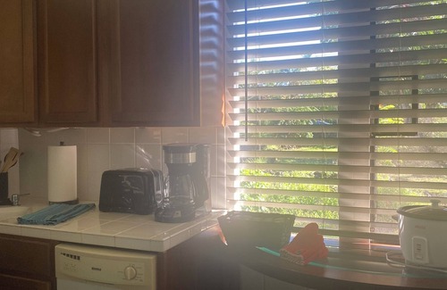 Kona Palisades Apartment | Adorable Guest Cottage with Lanai -sleeps 3