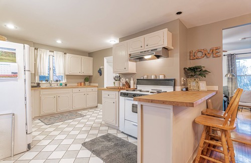 Kingston House | Adorable Kingston Cottage in the Heart of the Roundout Historic Area Downtown.