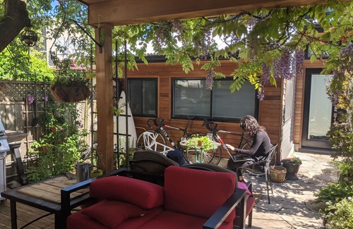 Fashion District Apartment | Adorable mini-house in heart of Trinity Bellwoods