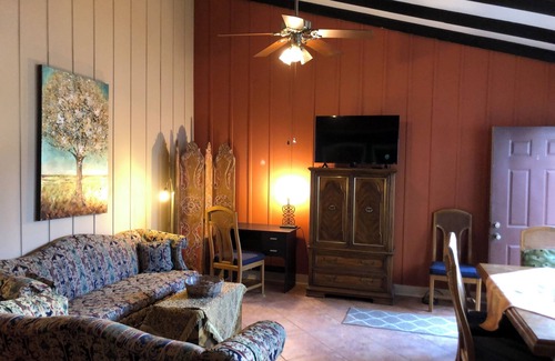 Carrollton Cottage | ADORABLE PRIVATE COTTAGE
