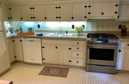 Seabright House | Adorable Seabright Bungalow - Steps to the Beach!