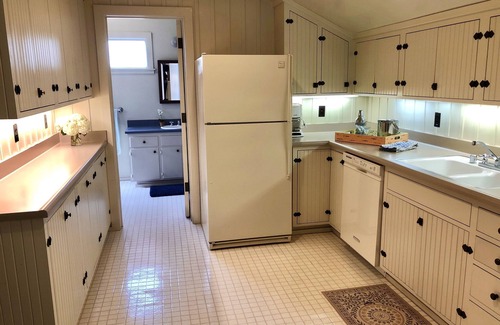 Seabright House | Adorable Seabright Bungalow - Steps to the Beach!