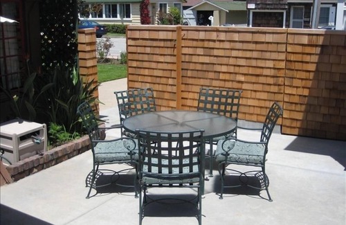 Seabright House | Adorable Seabright Bungalow - Steps to the Beach!