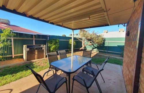 Somerville House | Adorable-secure 3 bedroom holiday home with Pool around the corner from The Miners Rest.