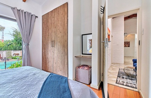 Woodmead Cabin | Advas Place - Grand 5 with inverter; pool and wifi in delightful Sandton