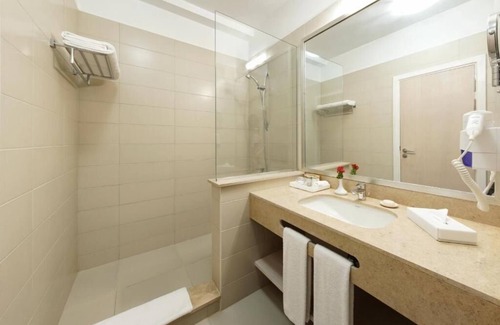 Makadi Bay Hotel | Adventure & Relaxation with Spa, Beach Access, Golf, Windsurfing & Dive