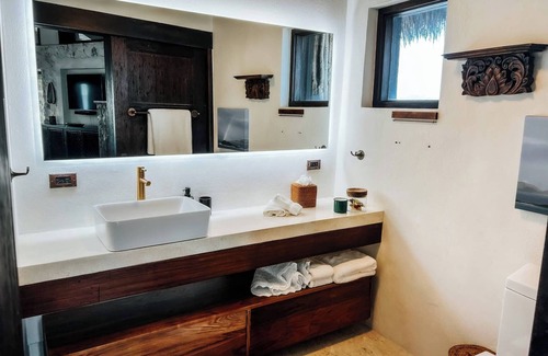East End Apartment | Aerial Courage Room