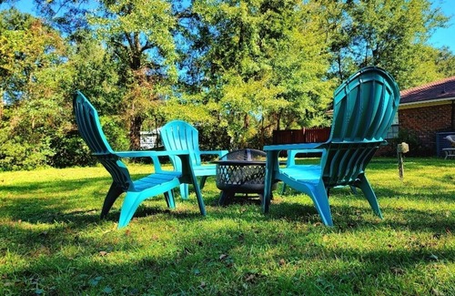Montgomery House | Affordable 3BR Duplex Near Kayaking, Downtown, & Beach