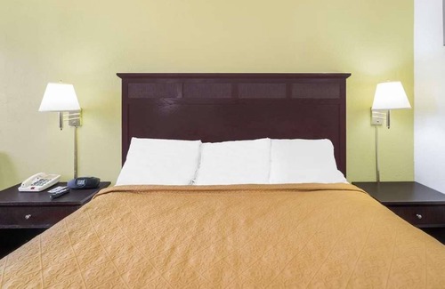 Lookout Valley Neighborhood Association Resort | Affordable Accommodation in Knights Inn Chattanooga! Near Ruby Falls!