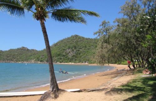 Nelly Bay Apartment | AFFORDABLE ISLAND ESCAPE! Queen Studio, Nelly Bay