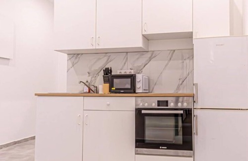 Funfhaus Apartment | Affordable Room for 4P | 10 Min from Westbahnhof