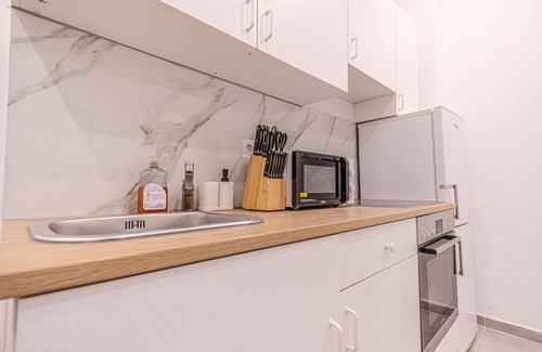 Funfhaus Apartment | Affordable Room for 4P | 10 Min from Westbahnhof