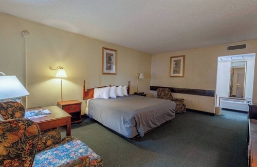 Allison Hotel | Affordable Room Near Scenic Red Rocks Park & Great Outdoor Attractions