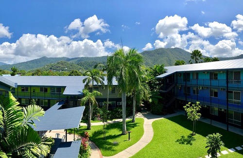 Smithfield Apartment | Affordable tropical stay with all meals - 4 bedroom unit