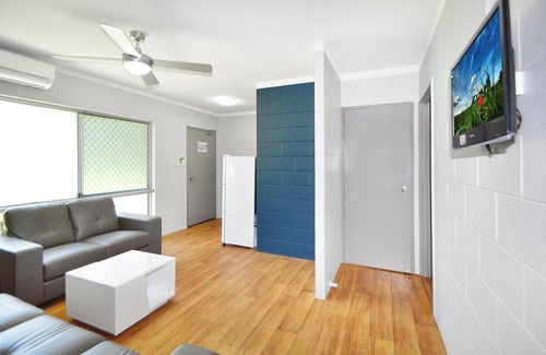 Smithfield Apartment | Affordable tropical stay with all meals - 4 bedroom unit