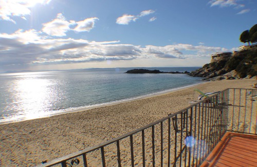 Almadraba-Canyelles House | Agi Gaviota Beach Casa for rent in Roses Girona.
