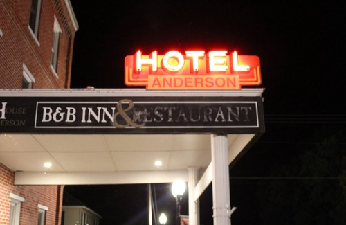 Wabasha Hotel | AH #2 · AH #2 Queen Suite w/Jacuzzi