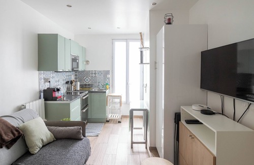 Quartier du Pont-de-Flandre Apartment | AI- Parisian cocoon near the Cité des Sciences