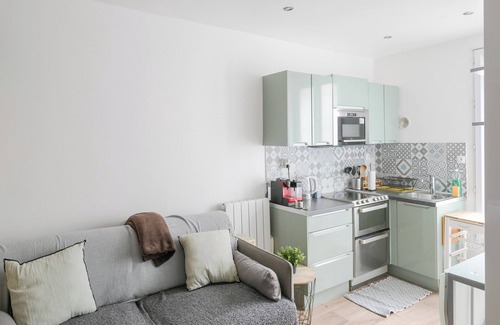 Quartier du Pont-de-Flandre Apartment | AI- Parisian cocoon near the Cité des Sciences