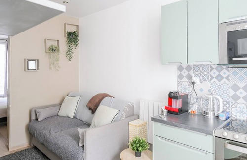 Quartier du Pont-de-Flandre Apartment | AI- Parisian cocoon near the Cité des Sciences