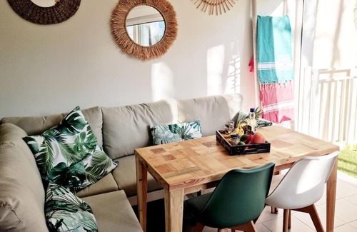 Pointe de la verdure Apartment | "Aimé Gwada", appartement à 40m de la plage, Rez-de-jardin tropical