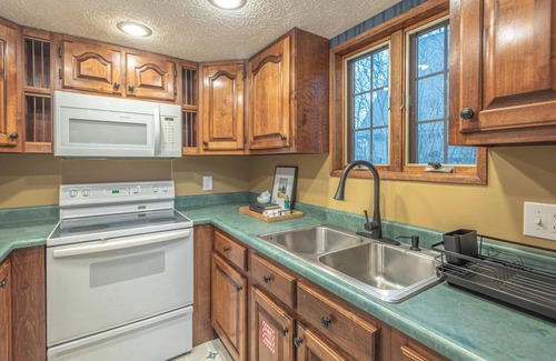 Pigeon Forge Resort | Ain't Misbehavin' is located in Woodridge Village in beautiful Pigeon Forge, TN