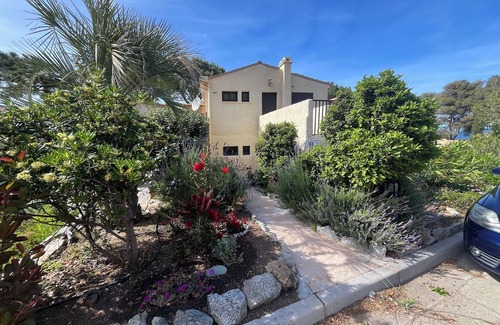 Marine de Saint Ambroggio Apartment | Air-conditioned apartment with sea view 50m from the sea in Sant Ambroggio