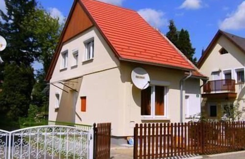 Bukfurdo House | Air-conditioned holiday home in Bükfürdö with garden