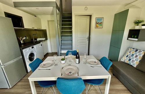 Le Lavandou Villa | Air-Conditioned Mazet with Parking and Pool