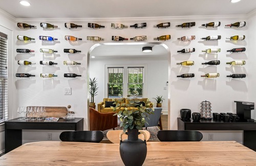 Edgewood House | Airbnb.com/p/DesignedByDom - Over 425 Reviews