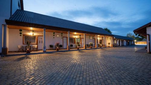 Vecses House | Airport Károly Centrál