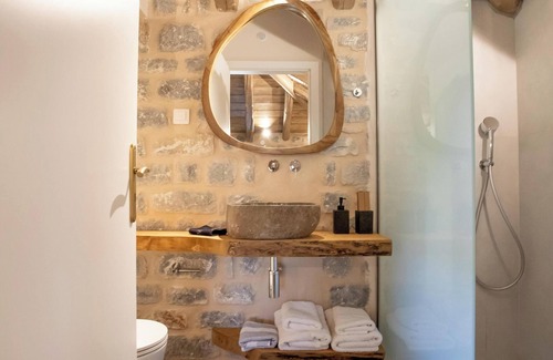 Karavostasi House | Akrolithi Guesthouse